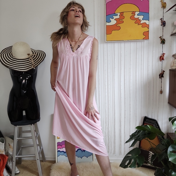 Vintage Pink Nightgown Lingerie - Picture 10 of 12